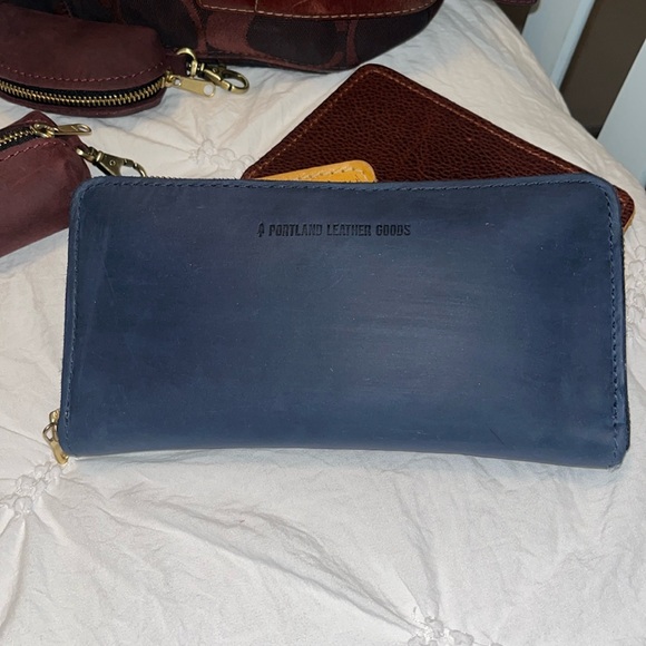 Portland Leather Large leather wallet in Deep Water - Picture 3 of 6